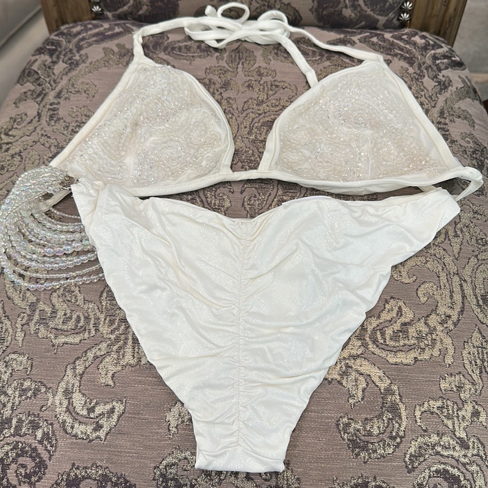 Beach Bunny White Spell Bound Size Large - image 3